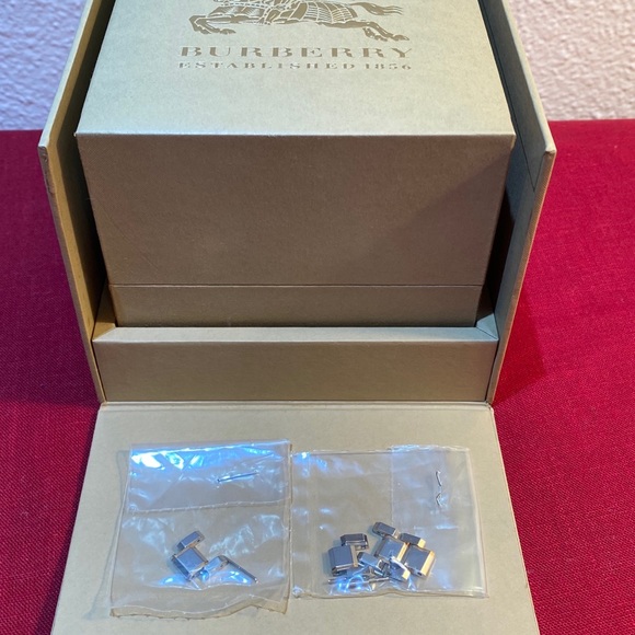 Authentic Burberry rose gold watch. - Picture 5 of 5